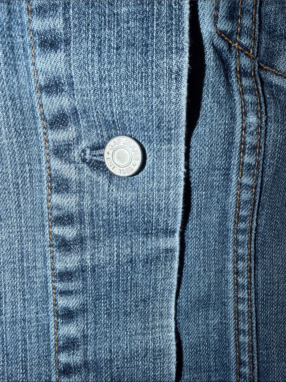 GAP Classic Light Wash Denim Jacket - Picture 4 of 7